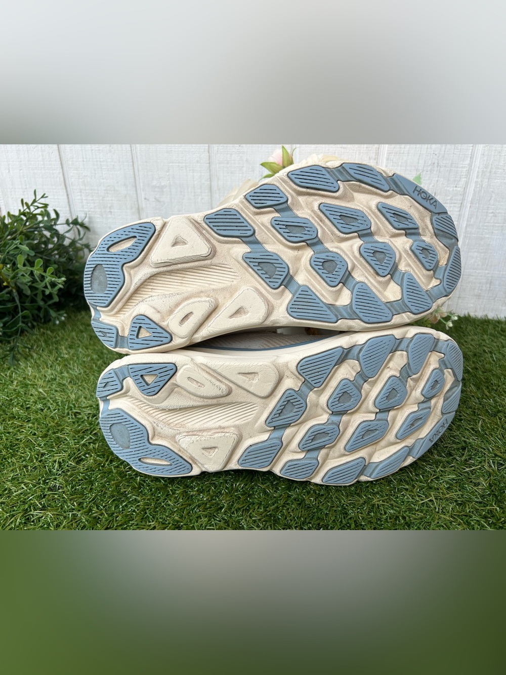 HOKA Clifton 9 women | EVERYDAY RUNNING
size 8 gently used Color: Oak / Alabaste - Picture 16 of 16